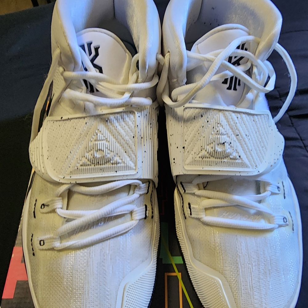 Kyrie 6 Nike White Athletic Shoes